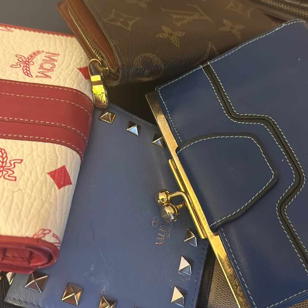 Compact wallets pick one $3 suction